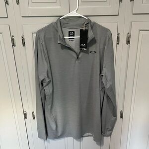 NWT Oakley Men's Silver Quarter-Zip Pullover. XXL